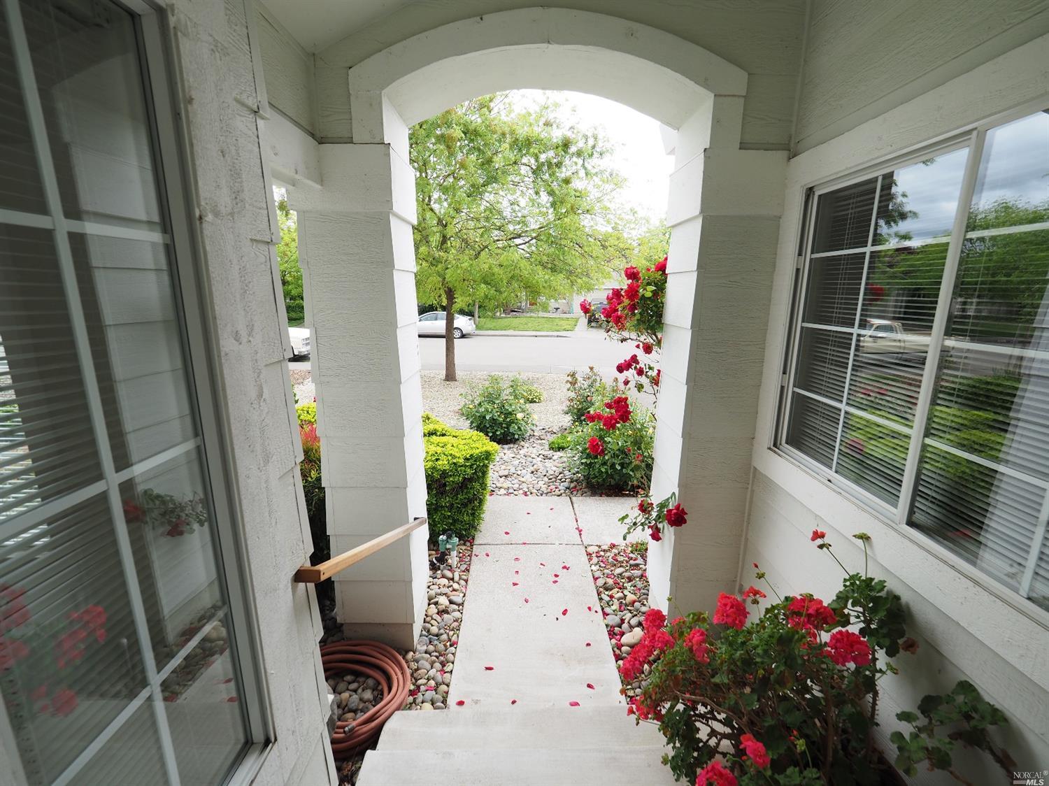 413 Quince St, Windsor, CA 95492 photo 2