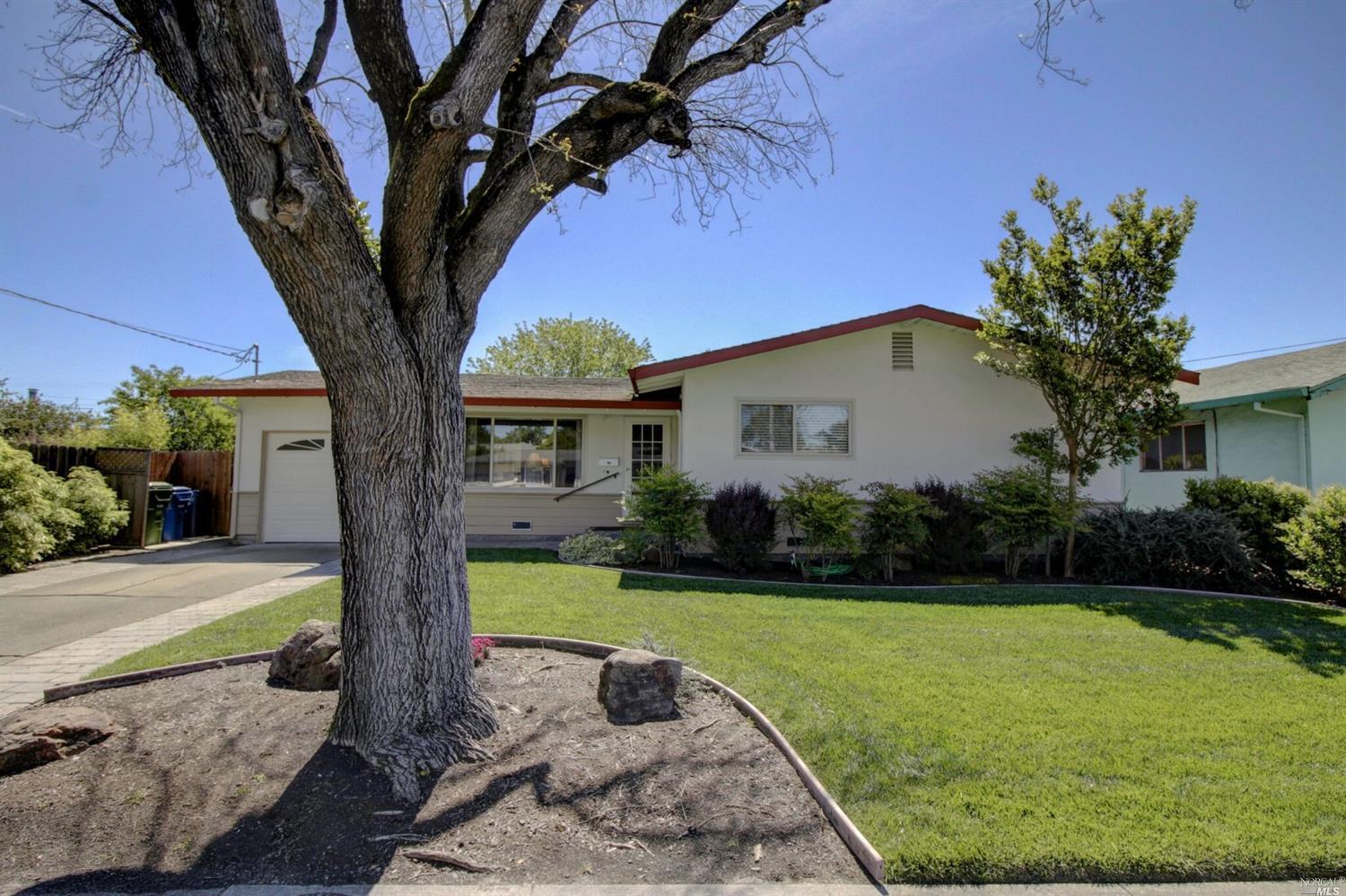 1436 E Madison St, Petaluma, CA 94954 photo 1