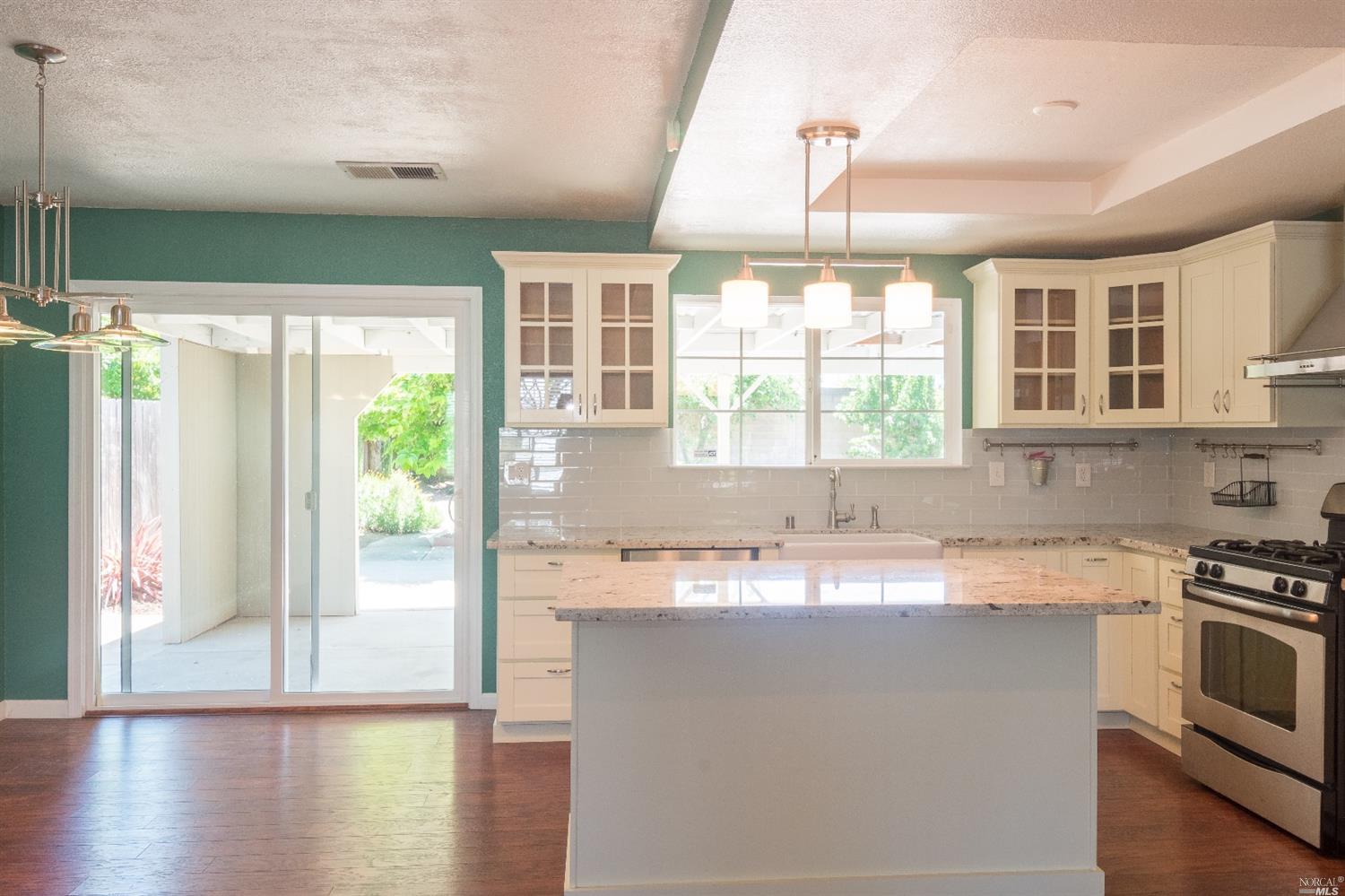 647 Quartz Ln, Vallejo, CA 94589 photo 2