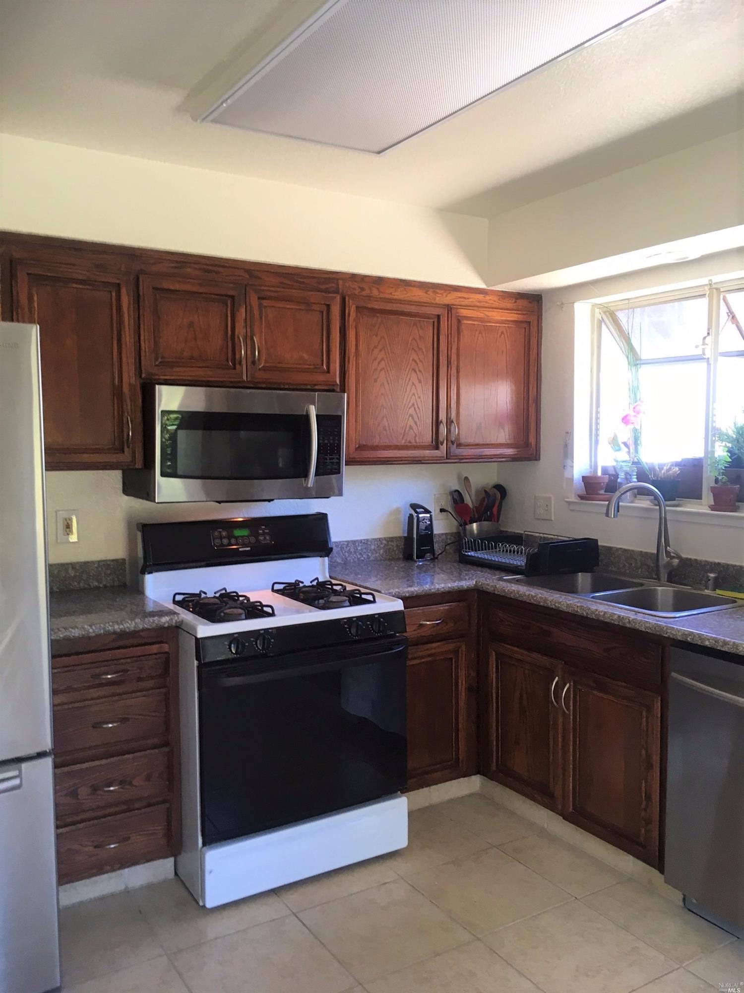 154 Royal Ct, Vallejo, CA 94591 photo 11