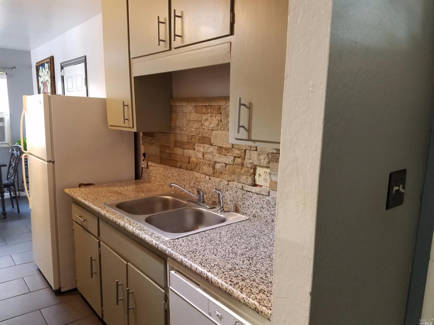 249 E Pacific Ave, Fairfield, CA 94533 photo 10