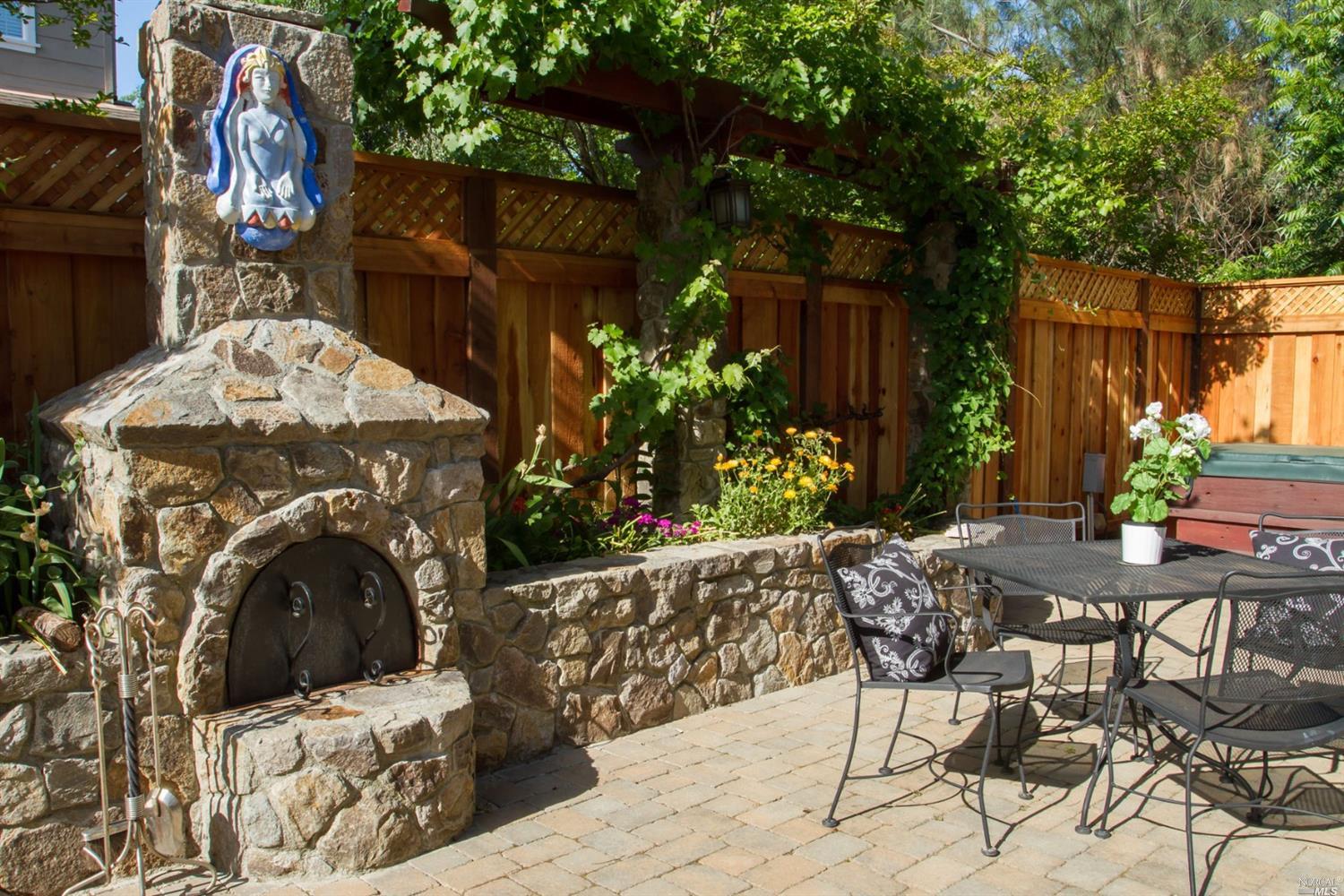 984 Capitola Dr, Napa, CA 94559 photo 31