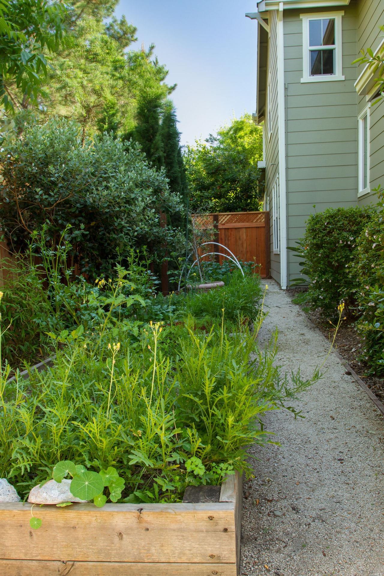 984 Capitola Dr, Napa, CA 94559 photo 37