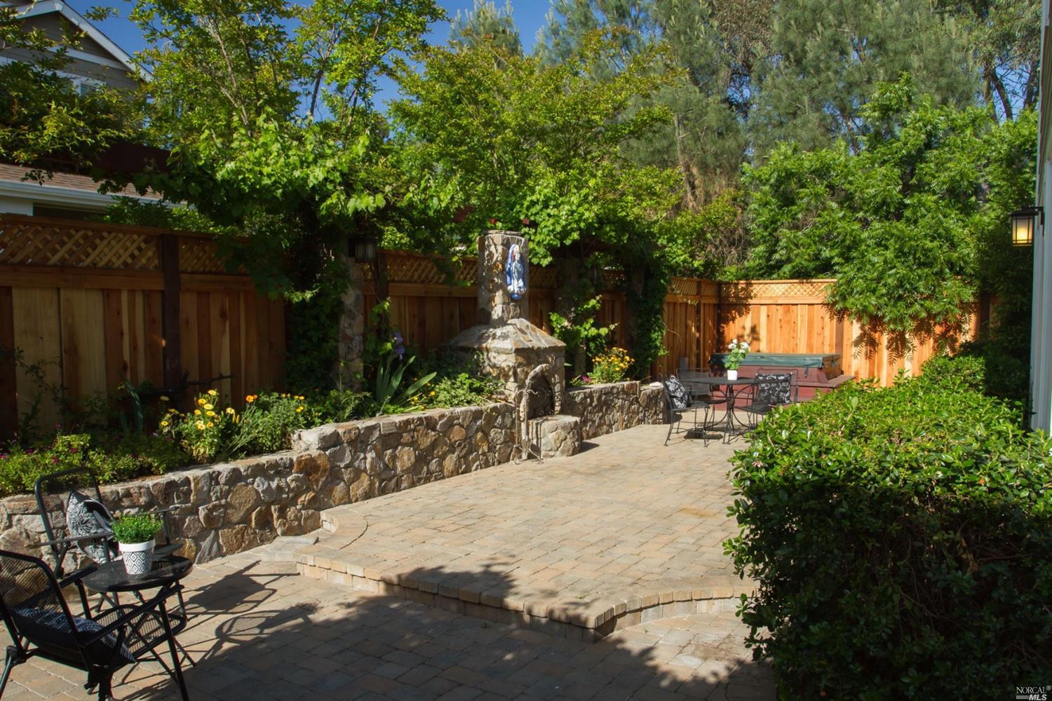984 Capitola Dr, Napa, CA 94559 photo 33