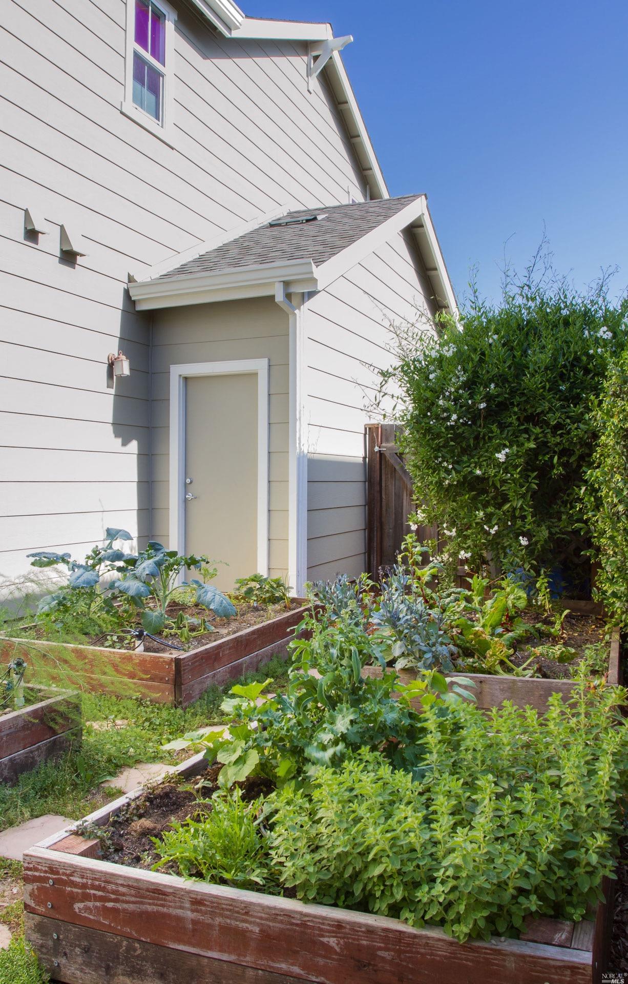 984 Capitola Dr, Napa, CA 94559 photo 36