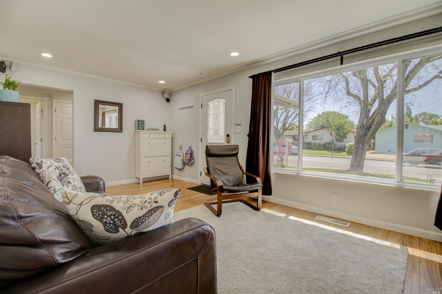 1437 E Madison St, Petaluma, CA 94954 photo 3
