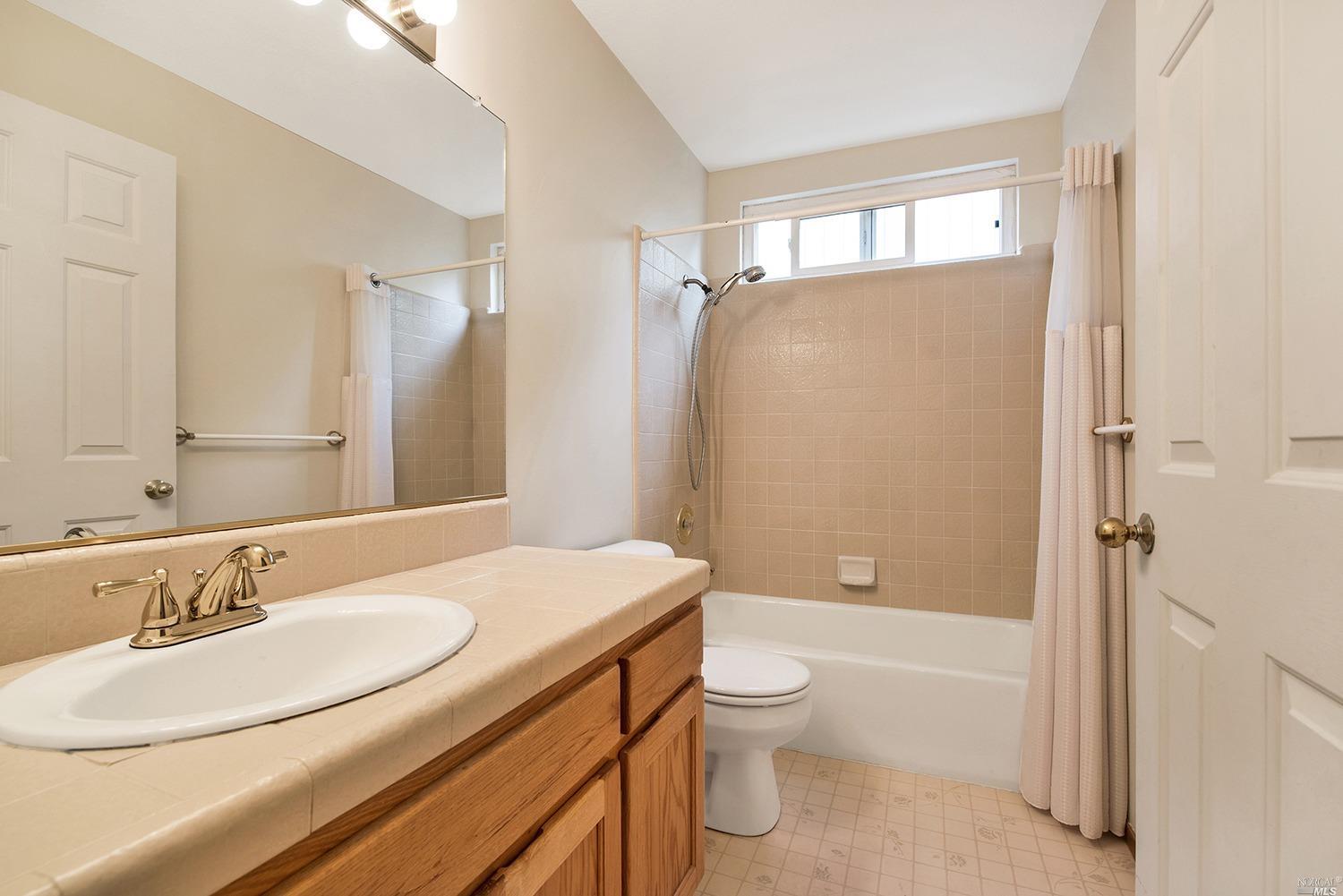 6190 Marsi Ct, Windsor, CA 95492 photo 10