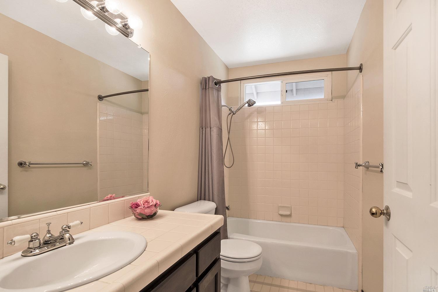 6190 Marsi Ct, Windsor, CA 95492 photo 12