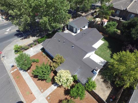 1707 E St, Napa, CA 94559 photo 2