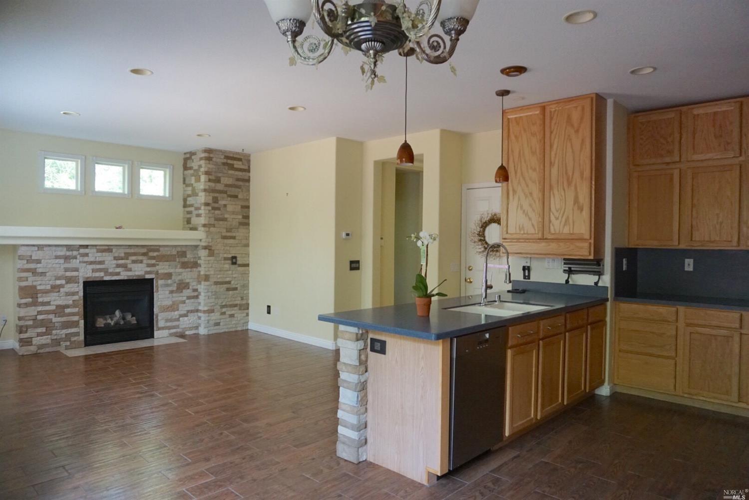 8934 Oakfield Ln, Windsor, CA 95492 photo 2