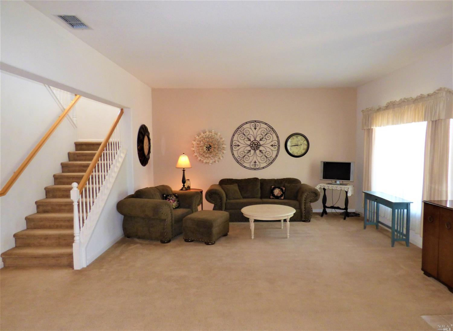 634 Ruby Dr, Vacaville, CA 95687 photo 4