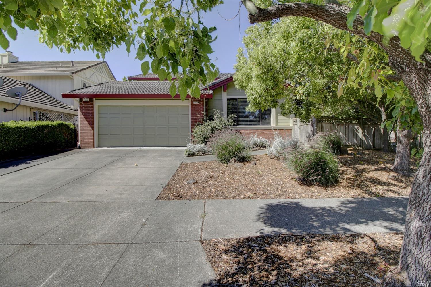 1128 Daniel Dr, Petaluma, CA 94954 photo 3