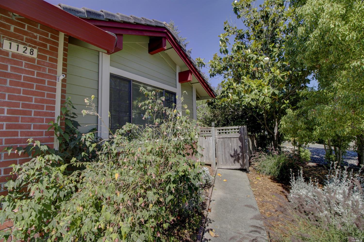 1128 Daniel Dr, Petaluma, CA 94954 photo 4