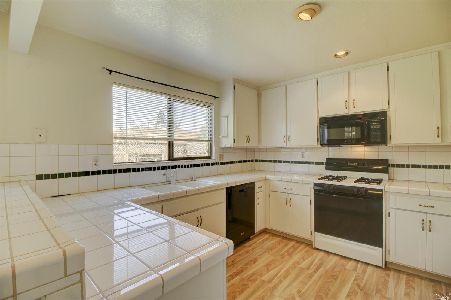 1128 Daniel Dr, Petaluma, CA 94954 photo 15