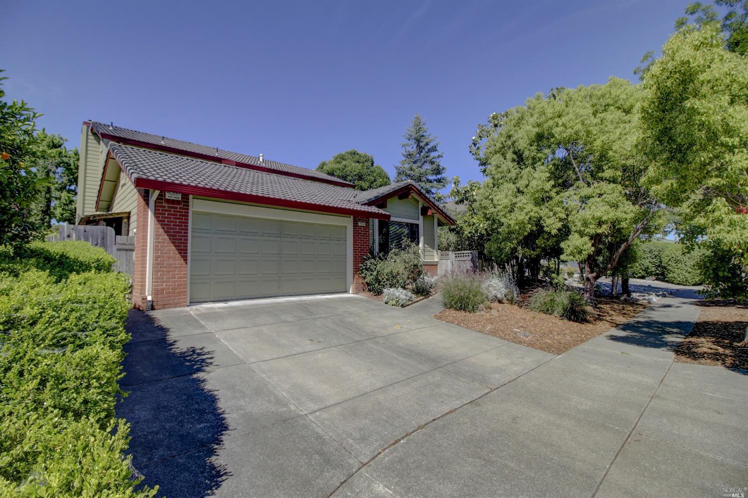1128 Daniel Dr, Petaluma, CA 94954 photo 1