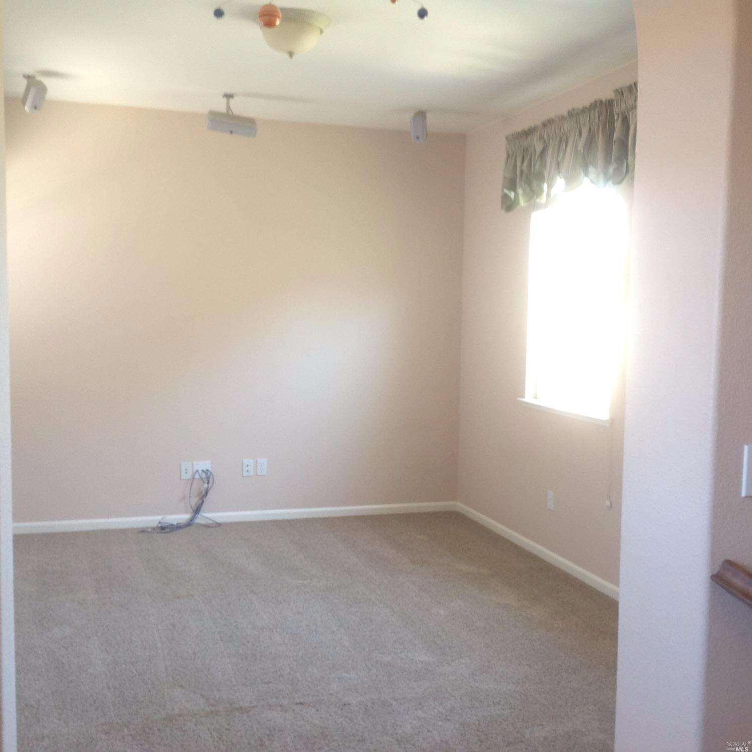 2450 White Dr, Fairfield, CA 94533 photo 4