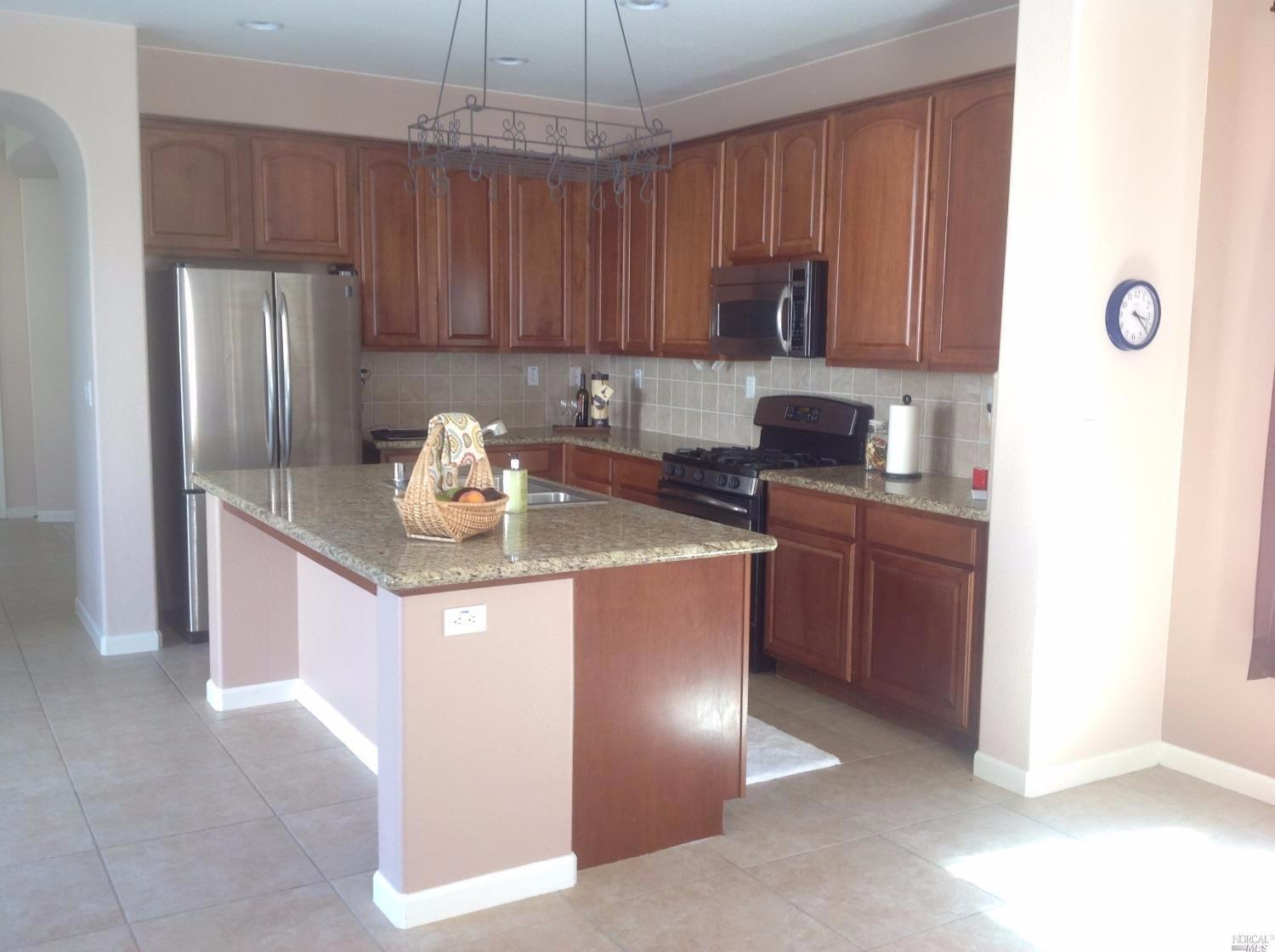 2450 White Dr, Fairfield, CA 94533 photo 3