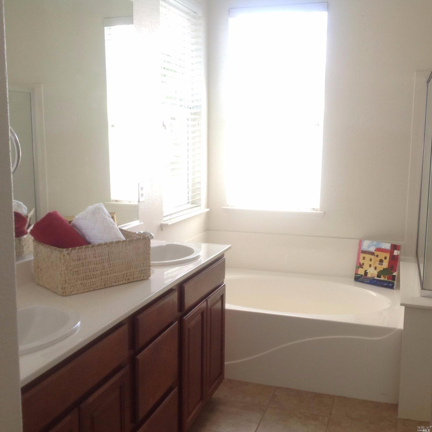 2450 White Dr, Fairfield, CA 94533 photo 7