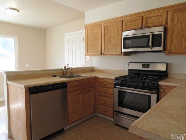 458 Stuart Dr, Petaluma, CA 94954 photo 3
