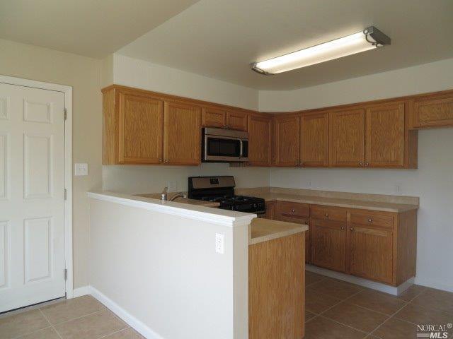 458 Stuart Dr, Petaluma, CA 94954 photo 2