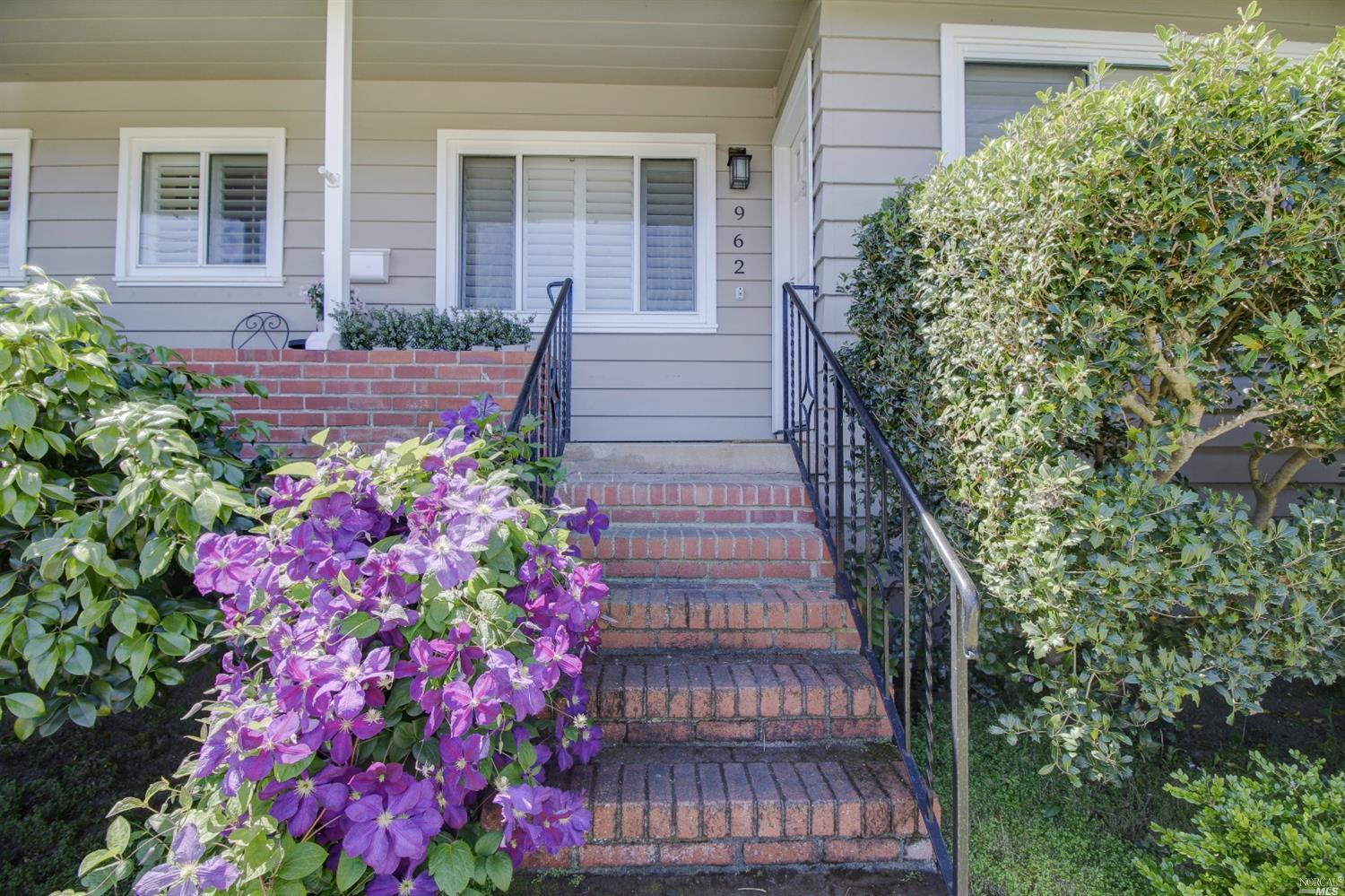 962 Phillips Ave, Petaluma, CA 94952 photo 2