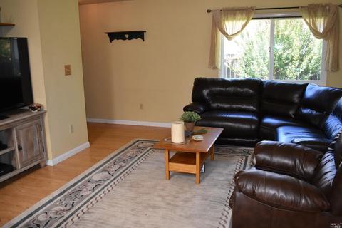 568 Donner Ln, Ukiah, CA 95482 photo 2
