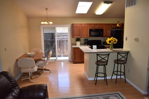 568 Donner Ln, Ukiah, CA 95482 photo 3