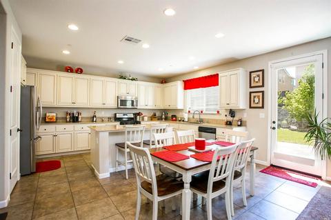 2141 Lariat Dr, Fairfield, CA 94534 photo 2