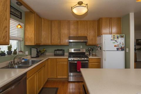 883 Olive St, Petaluma, CA 94952 photo 5