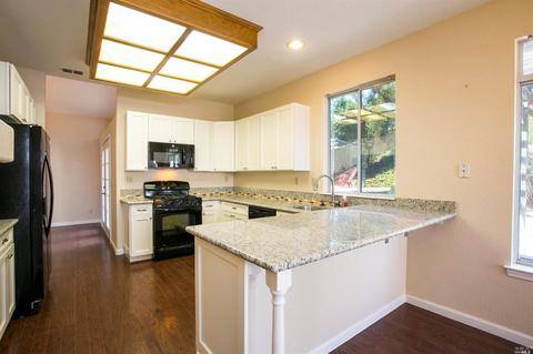 100 Bald Eagle Dr, Vacaville, CA 95688 photo 2