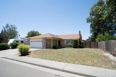 665 E Creekside Cir, Dixon, CA 95620 photo 1