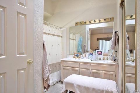 975 Buckingham Dr, Windsor, CA 95492 photo 14