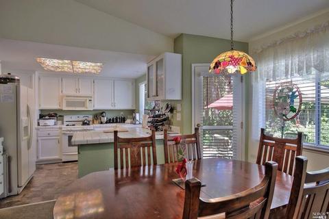 975 Buckingham Dr, Windsor, CA 95492 photo 8