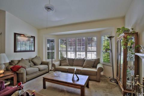 975 Buckingham Dr, Windsor, CA 95492 photo 4