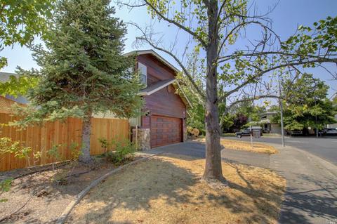 448 Godfrey Dr, Windsor, CA 95492 photo 2