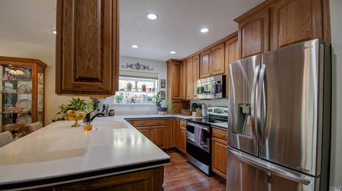 278 Edwin Dr, Vacaville, CA 95687 photo 4
