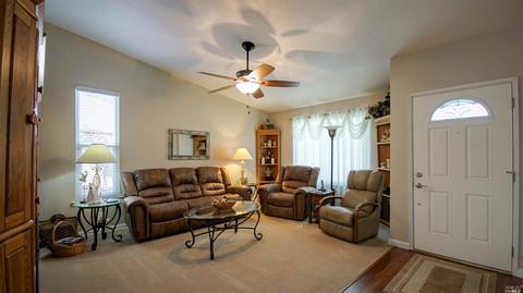278 Edwin Dr, Vacaville, CA 95687 photo 3