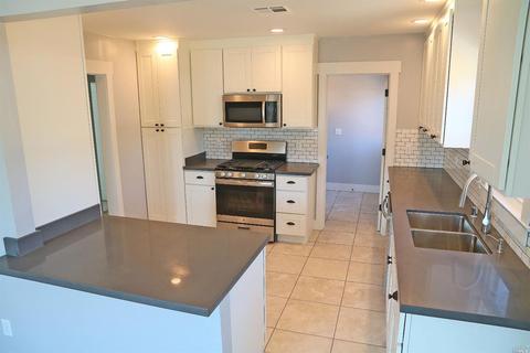 320 W C St, Dixon, CA 95620 photo 4