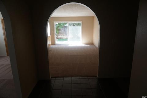 743 Sequoia Dr, Fairfield, CA 94533 photo 4