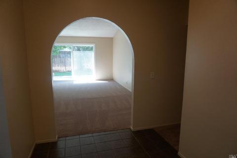 743 Sequoia Dr, Fairfield, CA 94533 photo 5