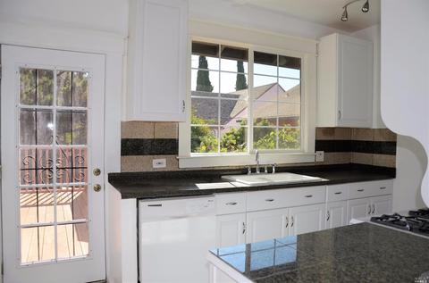 812 Alameda St, Vallejo, CA 94590 photo 4