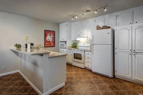 300 Locust Dr #12, Vallejo, CA 94591 photo 3