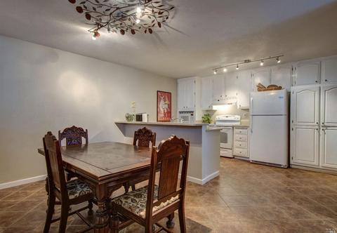 300 Locust Dr #12, Vallejo, CA 94591 photo 2