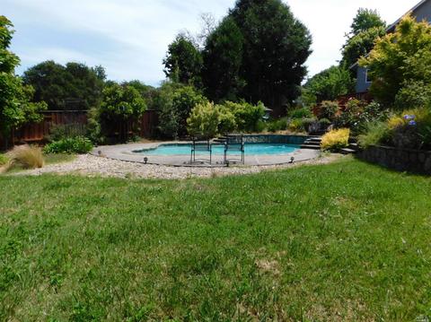 868 Cherry St, Petaluma, CA 94952 photo 2