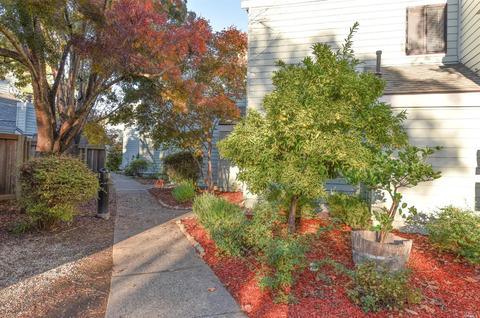 210 E Courtyards E, Windsor, CA 95492 photo 1
