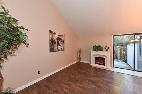210 E Courtyards E, Windsor, CA 95492 photo 4