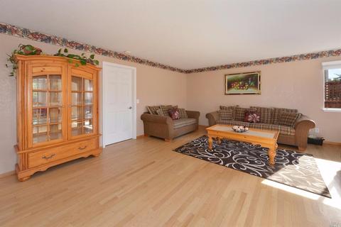 9120 Piccadilly Cir, Windsor, CA 95492 photo 7