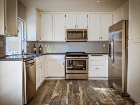 208 La Quinta Dr, Windsor, CA 95492 photo 4