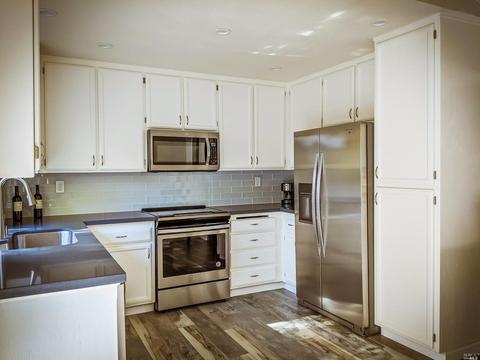 208 La Quinta Dr, Windsor, CA 95492 photo 5