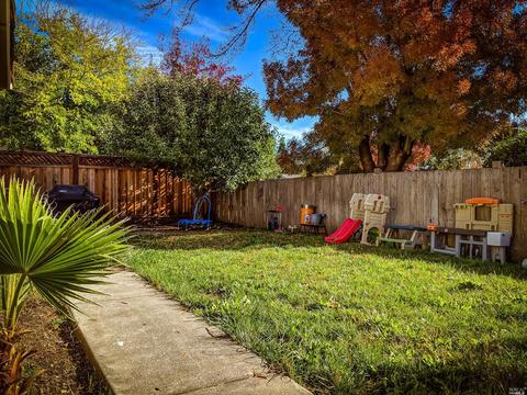 208 La Quinta Dr, Windsor, CA 95492 photo 25